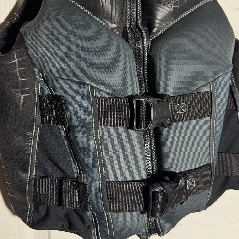Hyperlite Wake Co Adult Small Vest Black water sports vest - Picture 2 of 7